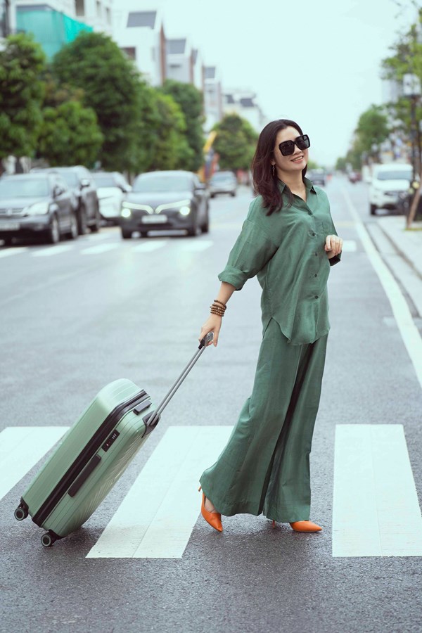 Olive Whisper Set | “Thì Thầm Oliu” Silk Set – Freedom in Every Flow