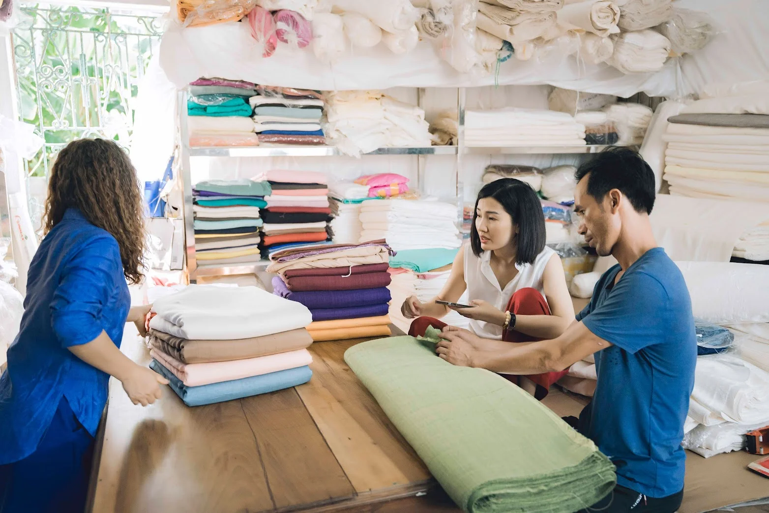 May đo (Bespoke) hay mua sẵn: Tại sao cơ thể bạn xứng đáng được may riêng?
